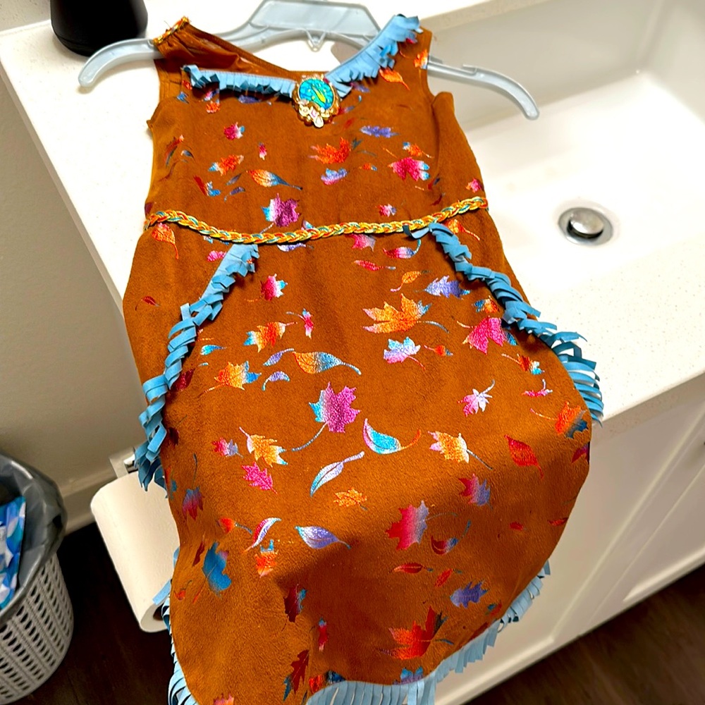 Disney Pocahontas costume size 4